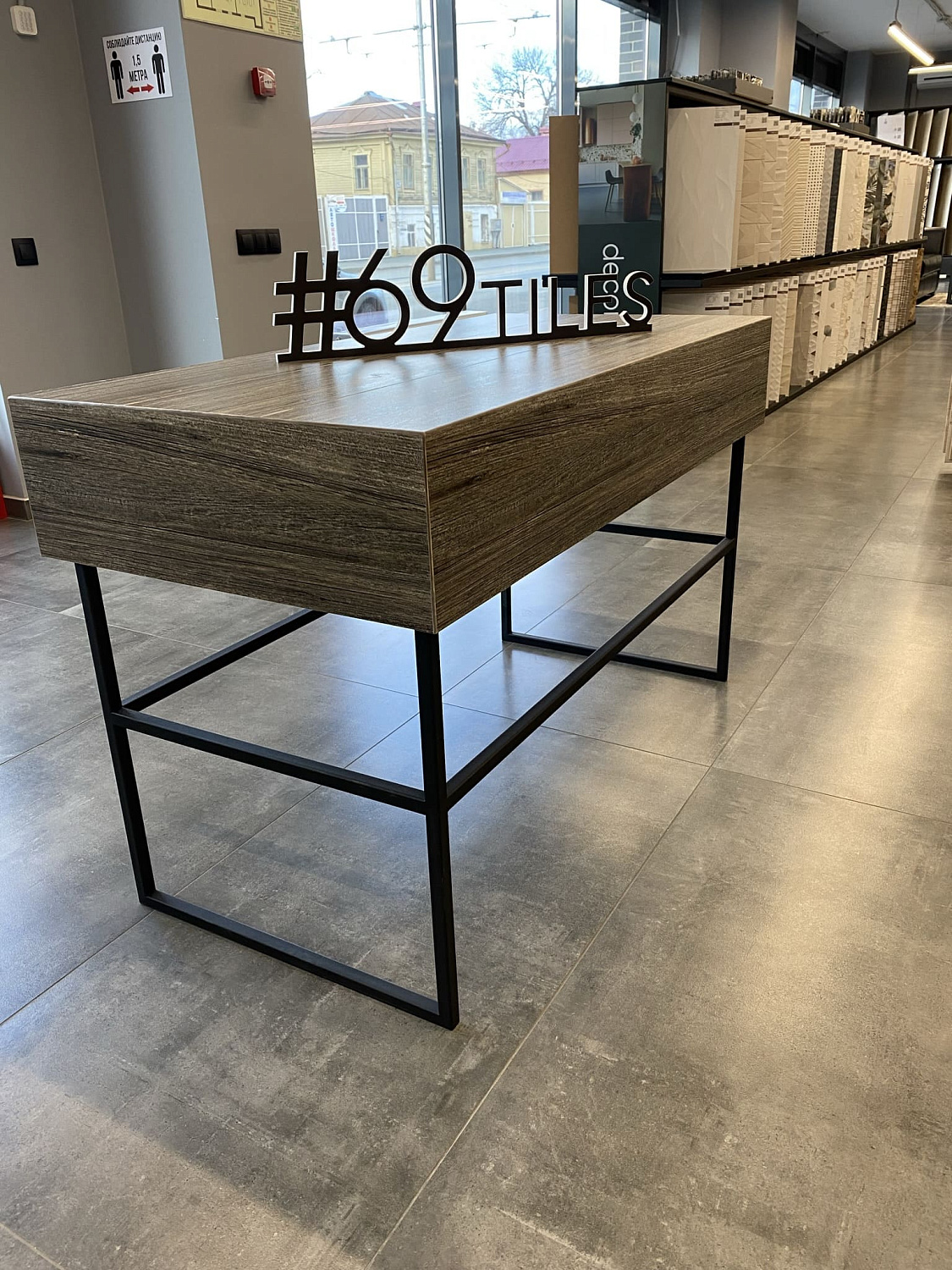 Стол из керамогранита