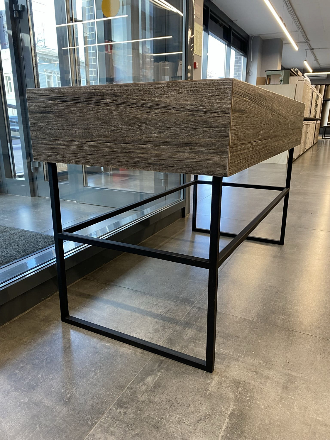 Стол из керамогранита