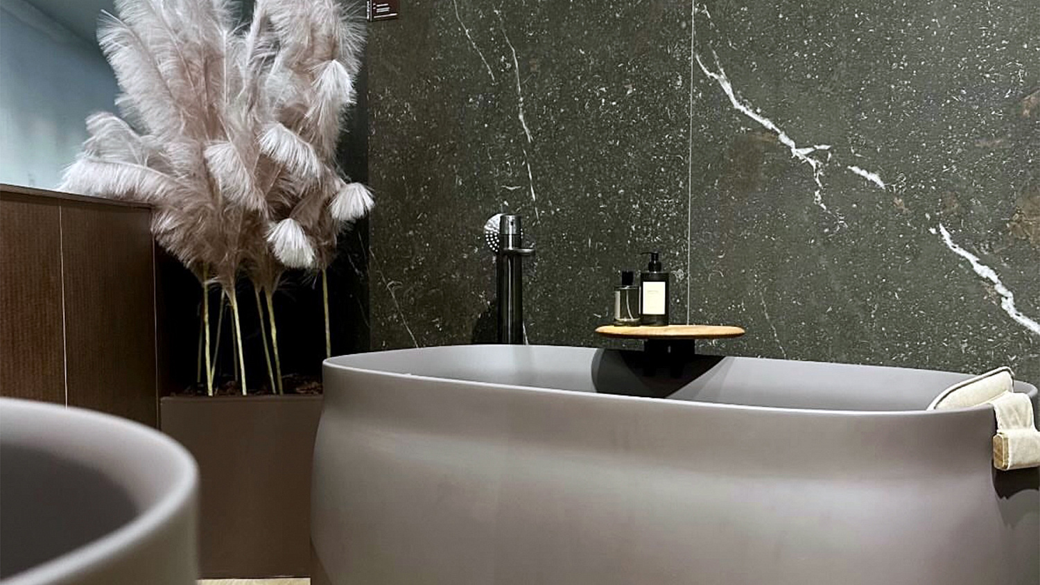 "Cersaie 2025: плитка с характером" — обзор мировой выставки в Италии