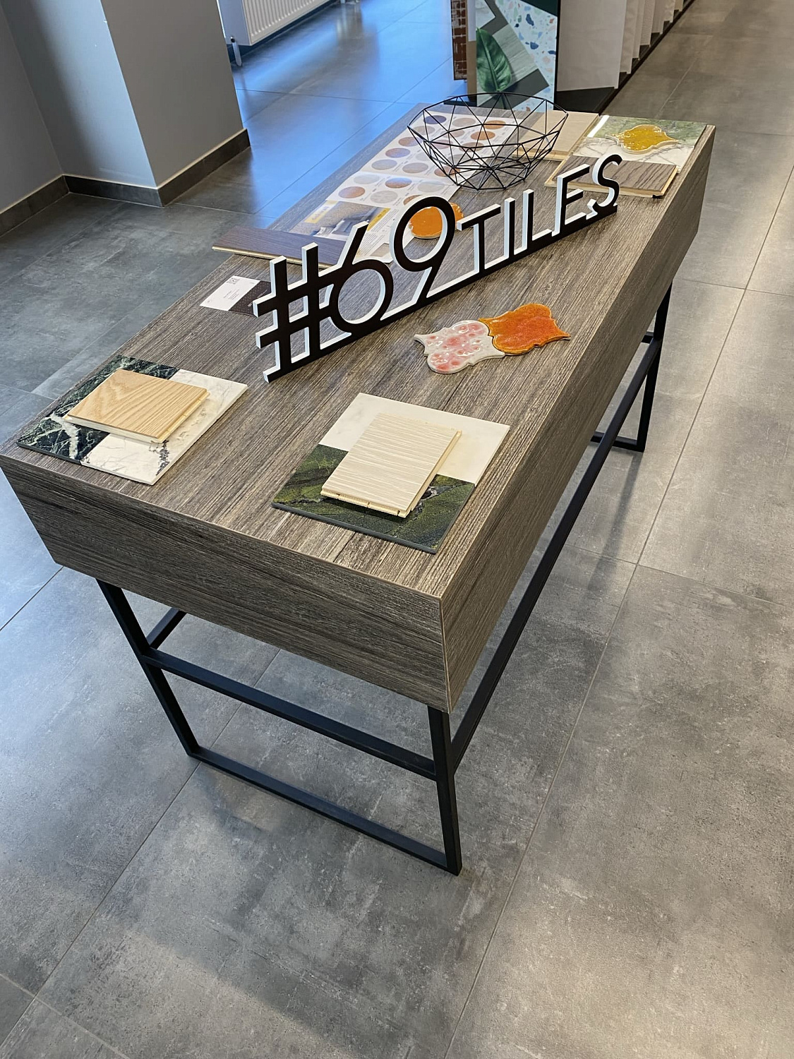 Стол из керамогранита