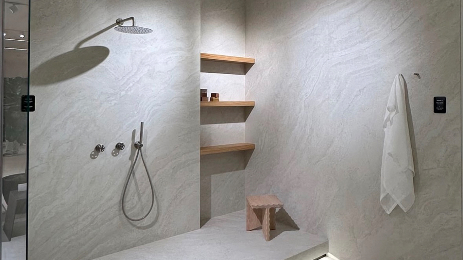 "Cersaie 2025: плитка с характером" — обзор мировой выставки в Италии